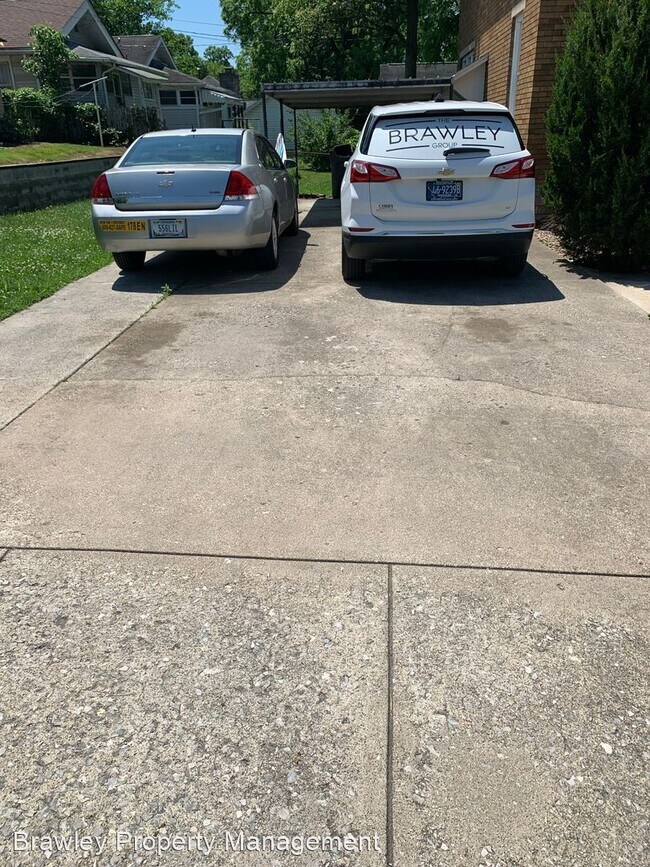 Building Photo - 5 br, 2.5 bath House - 114 E. 1st St