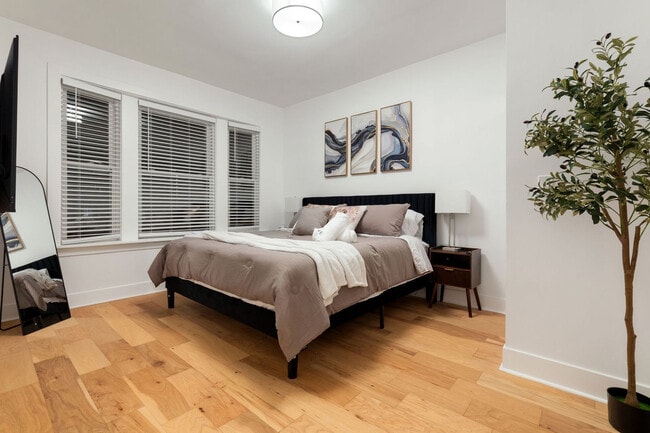 Building Photo - 618 W Patterson Ave