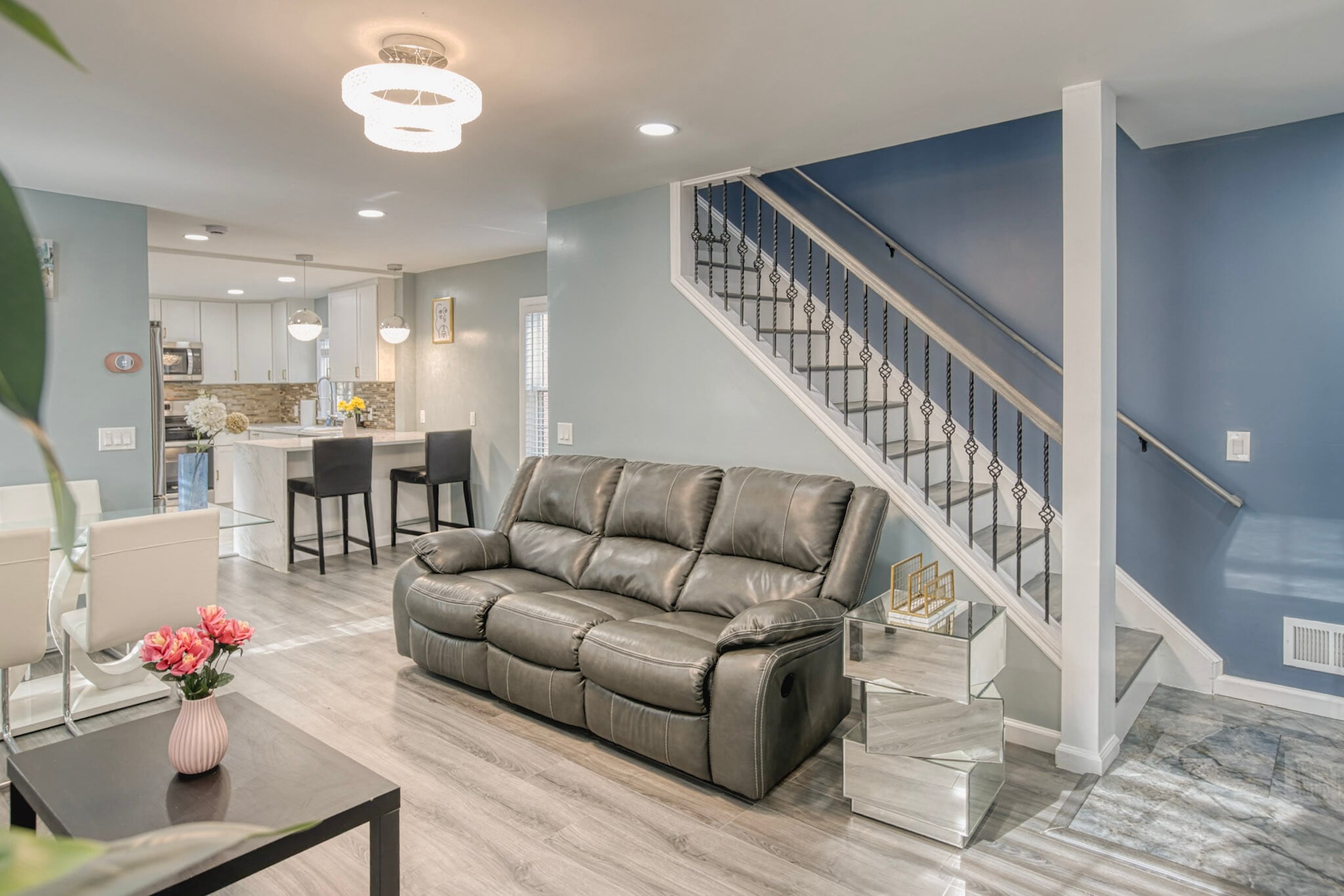 Steps to bed-rooms - 39 Quarry St
