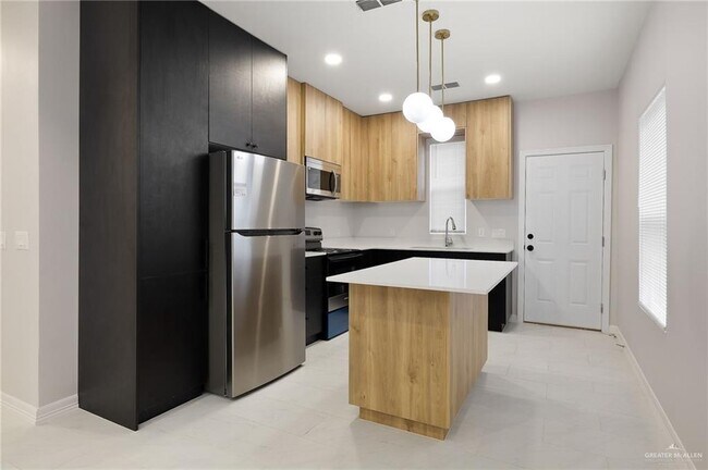 Building Photo - 4601 Larkspur Ave