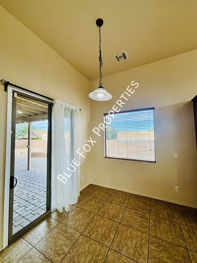 Building Photo - 7910 W Little Eagle Ct