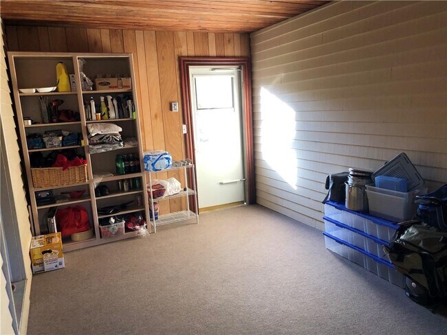 Building Photo - 161 Hines Rd