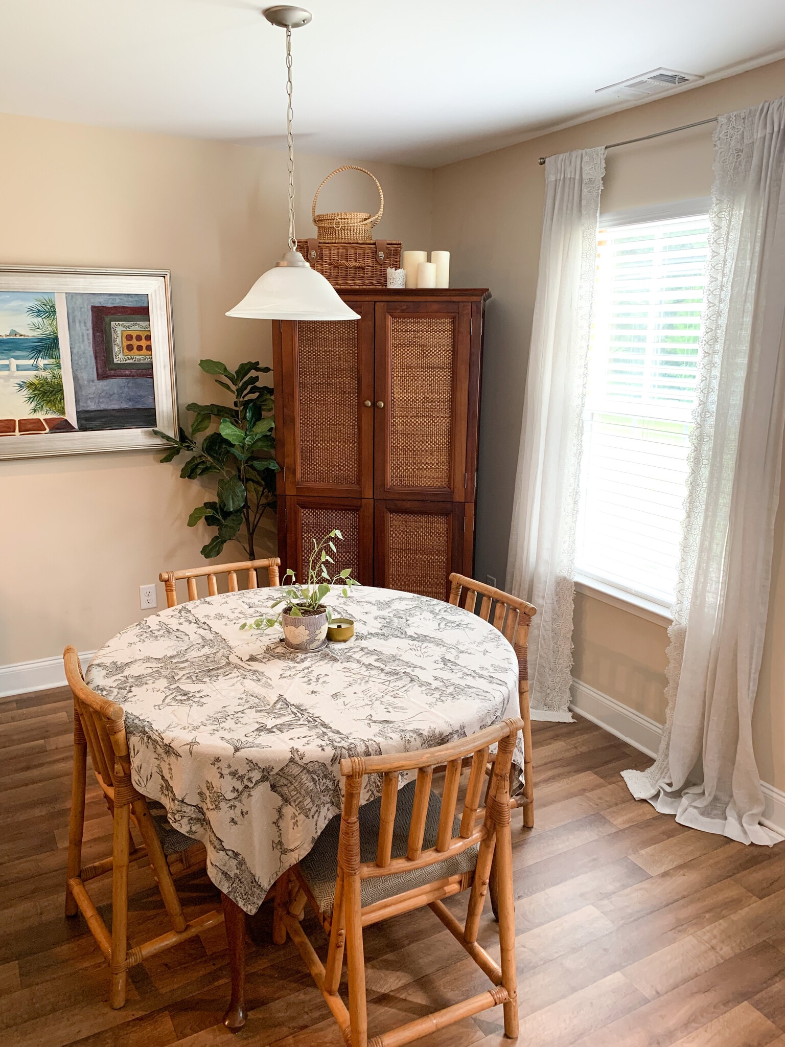 KITCHEN NOOK - 110 Ristona Dr