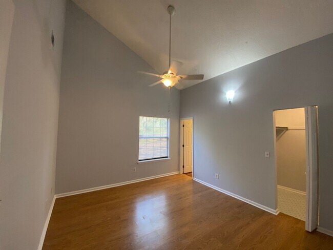 Building Photo - 3154 Folsom Rd