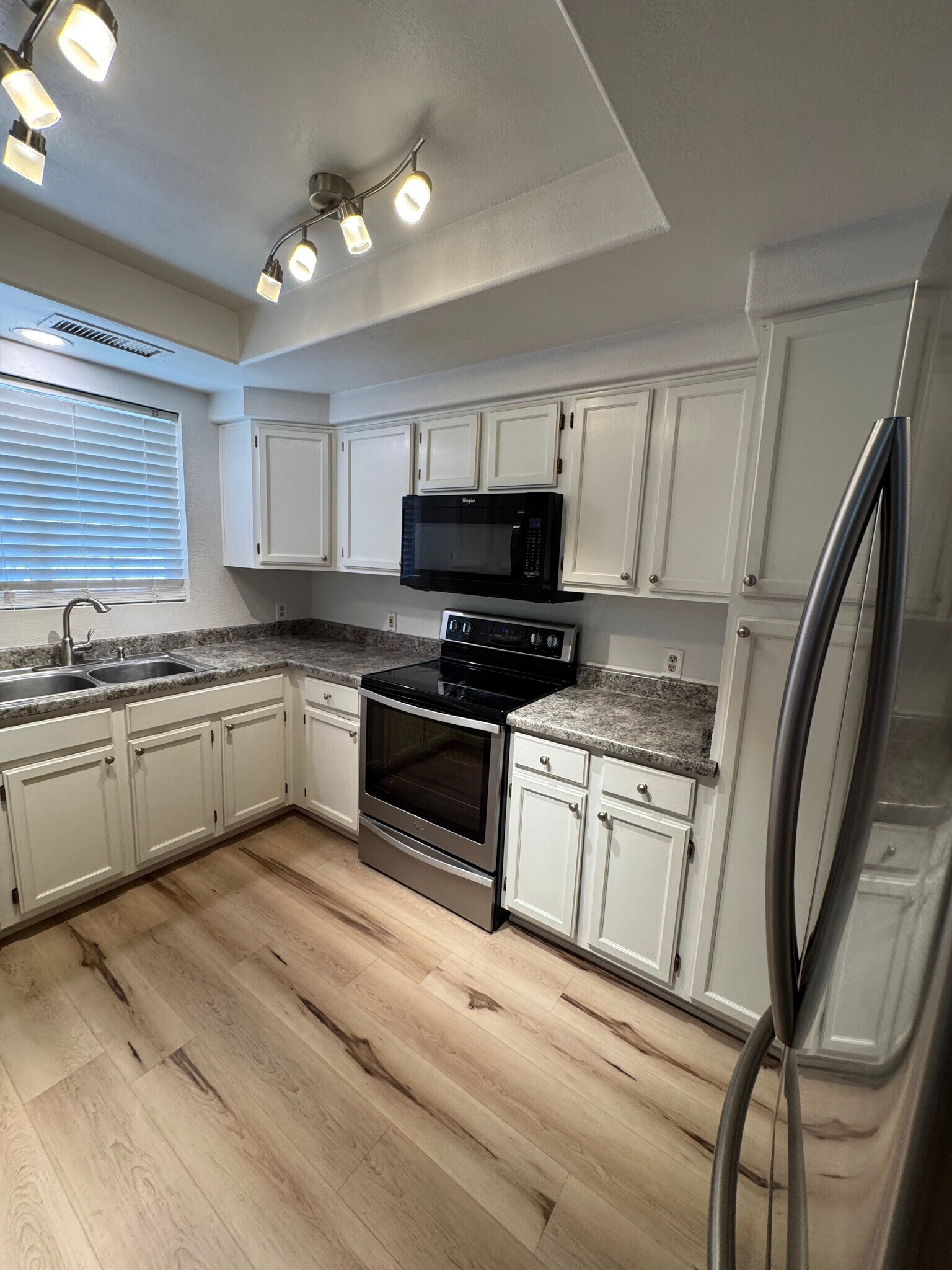 Kitchen - 10101 N Arabian Trl