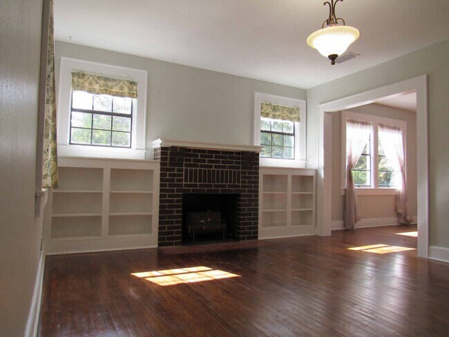 Building Photo - 1401 Brown Ave