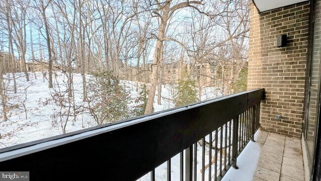 Building Photo - 4960 Sentinel Dr