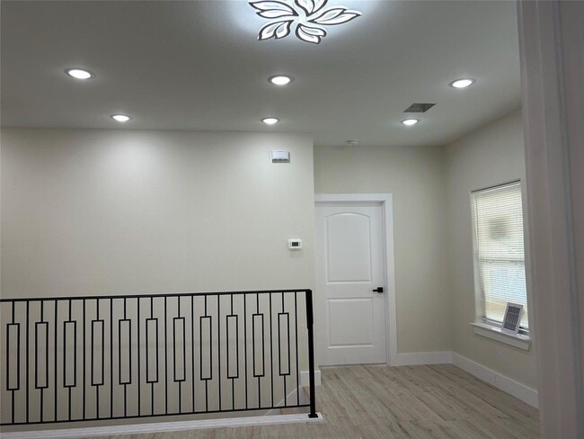 Building Photo - 4429 Sterling St