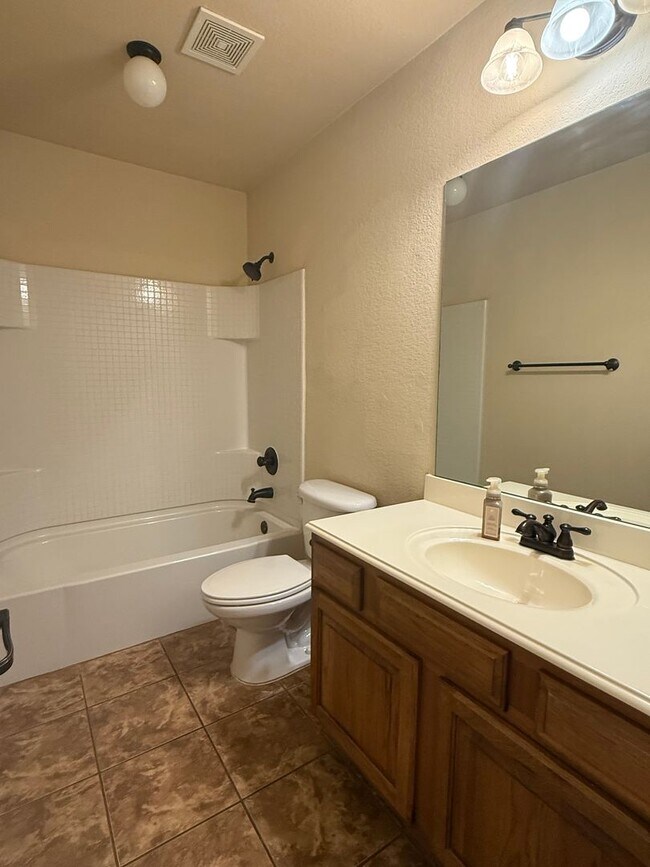 Building Photo - Beautiful 3/2 in Westover Village