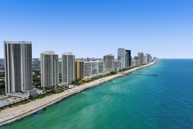 Building Photo - 16001 Collins Ave