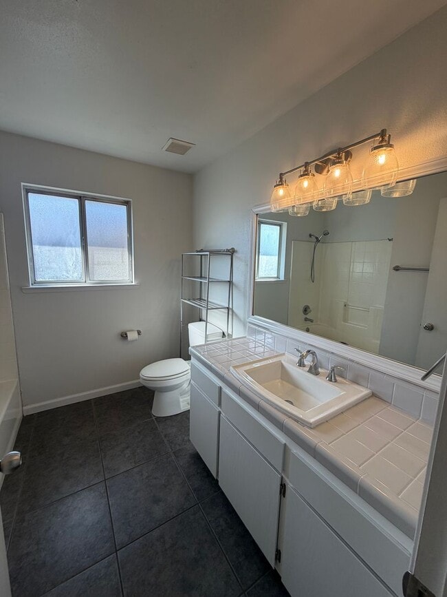 Building Photo - Charming 3 bedroom 2 bathroom home located...