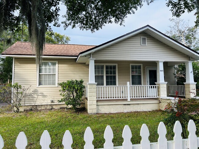 Primary Photo - 4445 Irvington Ave