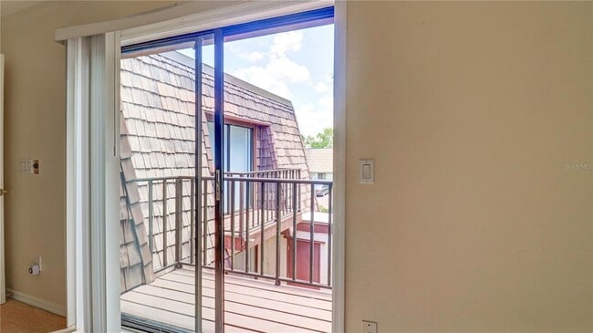 Building Photo - 15206 W Pond Woods Dr