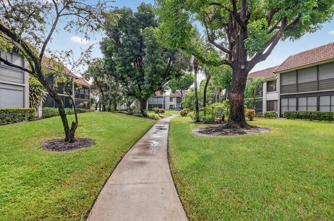 Building Photo - 5560 Fairway Park Dr