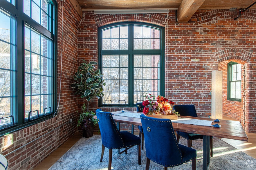 Waterhead 850 Lawrence St Lowell MA 01852 Apartment Finder