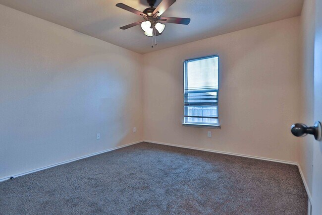 Building Photo - 4 bedroom beauty in Goodnight Ranch!