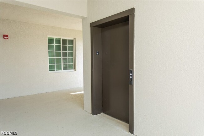 Building Photo - 15375 Grn Acrs Ave
