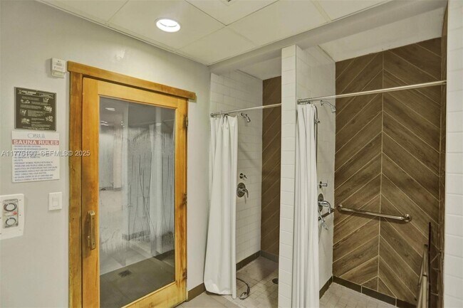 Building Photo - 1750 N Bayshore Dr