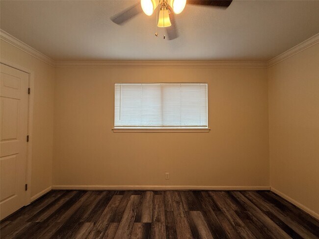 Building Photo - 1530 Heights Blvd