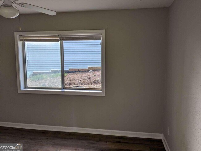 Building Photo - 1418 Foxhall Ln SE