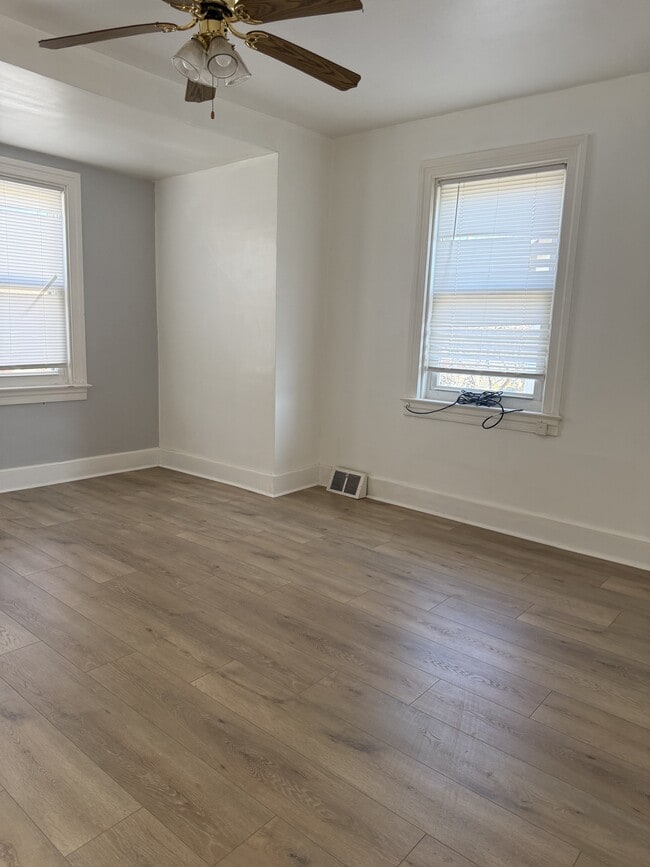 Building Photo - 2532 Glen Terrace