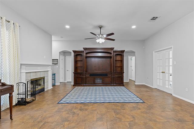 Building Photo - 4215 Bent Oaks Dr