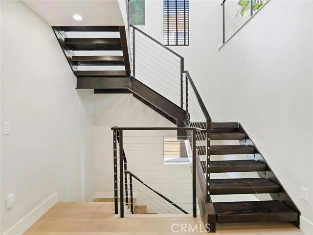 Building Photo - 811 1/2 North Detroit Street, Los Angeles, CA 90046 - 3 BR 3 BA house