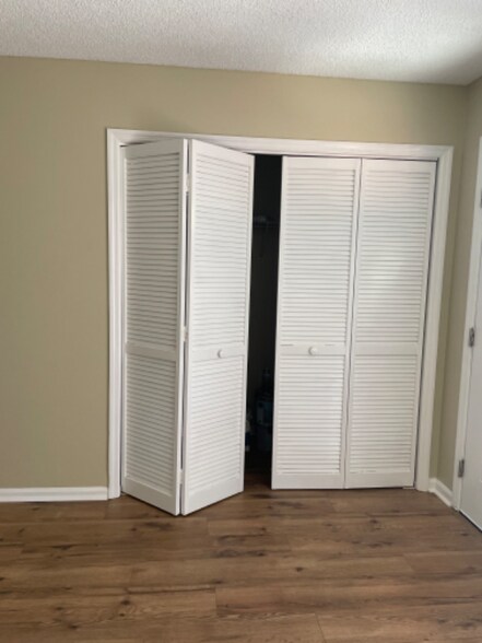 Building Photo - 1931 Stuart Ave