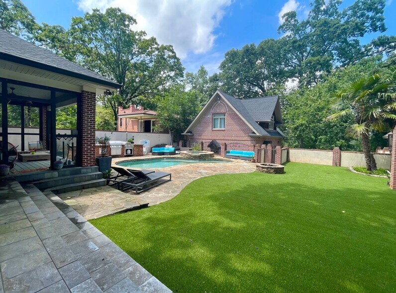 Building Photo - 762 Clemont Dr NE