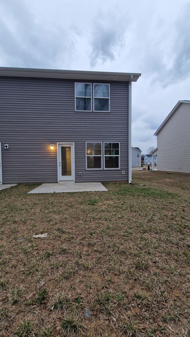 Building Photo - 3BR w/ 1-Car Garage + Central AC in Mooresville