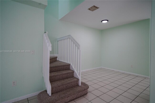 Building Photo - 1441 SE 24th Ct