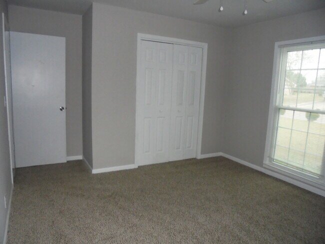 Building Photo - 402 Melbourne Dr