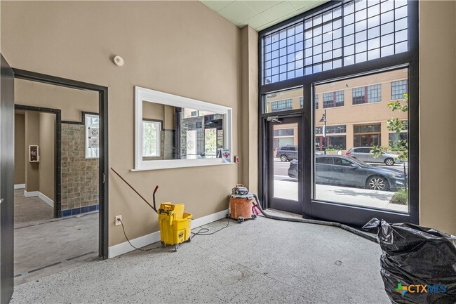 Building Photo - 103 E Central Ave