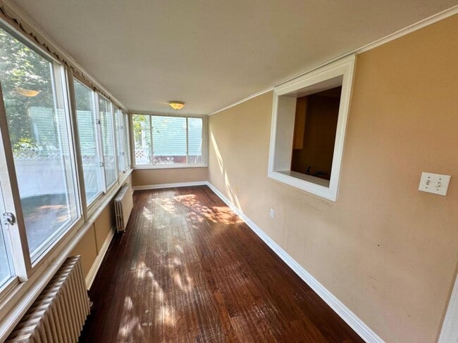 Building Photo - 11-02 Charles St