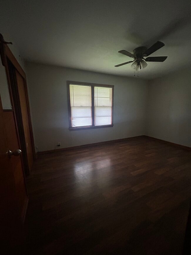 Building Photo - 417 W Claflin Ave