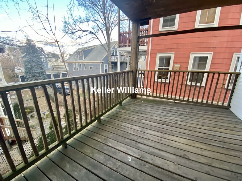 Building Photo - 53 Hillside St
