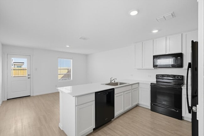 Building Photo - 924 Blue Heron Dr