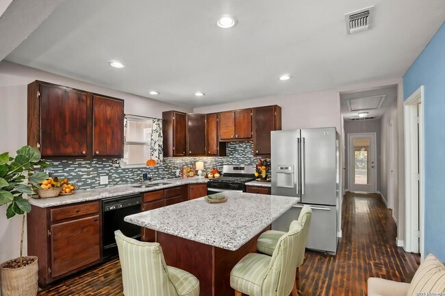 Building Photo - Well-Maintained 3-Bedroom Home – Ideal for Students & Professionals!