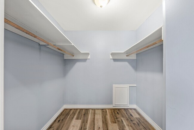 Building Photo - 1103 Manatee Ln