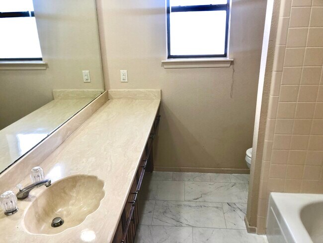 Building Photo - 3502 Andrea Ln