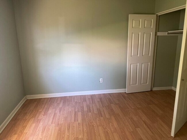 Building Photo - 3 Bed, 1 Bath House with a partially finished basement with fenced back yard