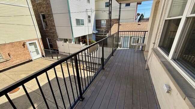 Building Photo - 2918 S Poplar Ave