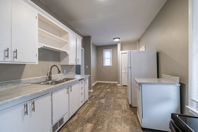 Building Photo - 3 Bedroom Midtown Home!