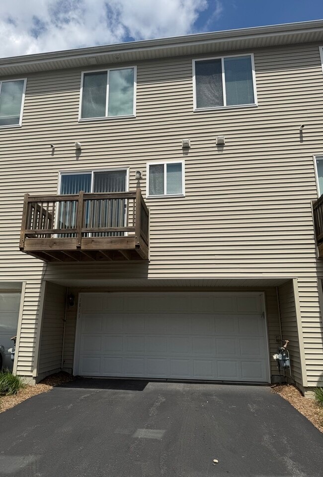 Building Photo - 1813 Spinnaker St