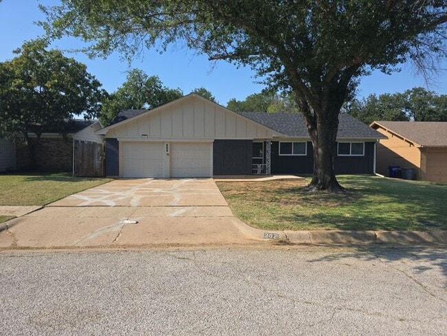 Primary Photo - 202 Linda Ln