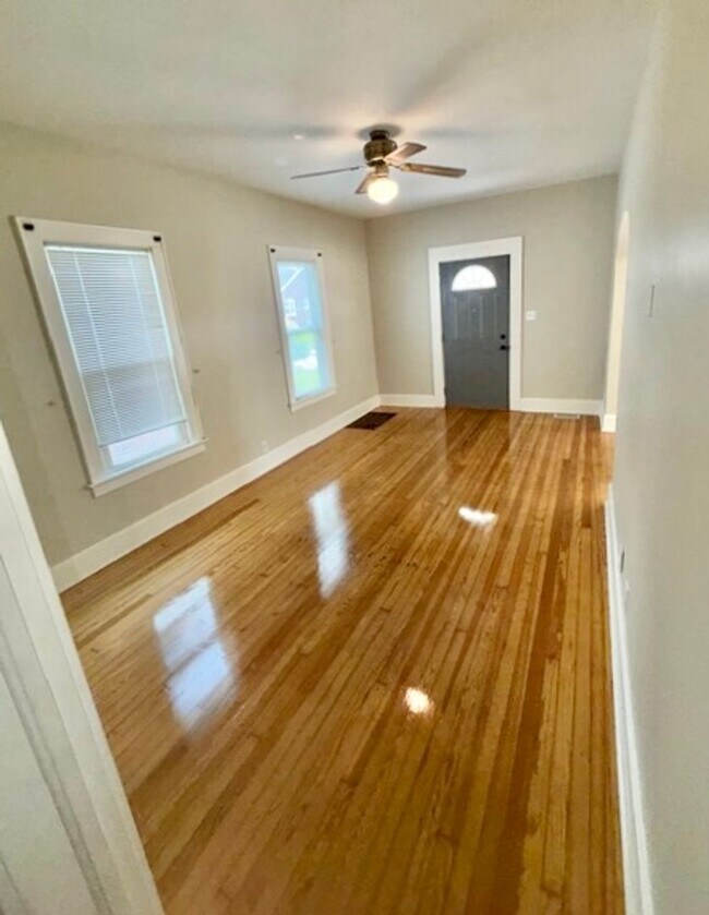 Building Photo - 750 E Delaware St