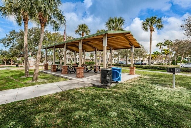 Building Photo - 253 Park Cir S