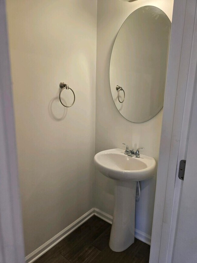 Building Photo - Charming 3-Bedroom Home with Community Poo...
