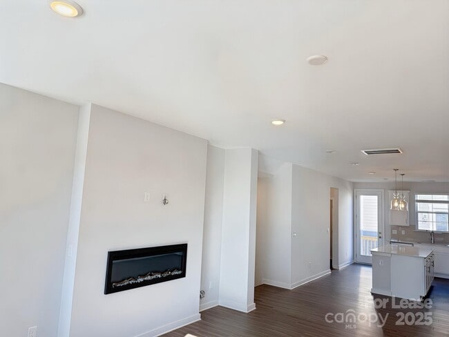 Building Photo - 14105 Alley Mae Aly