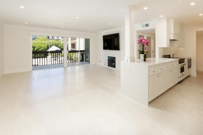 Building Photo - 226 W Edith Ave